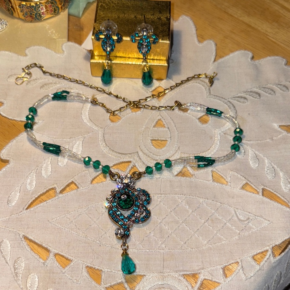 051)Elegant Green and Gold Jewelry Set